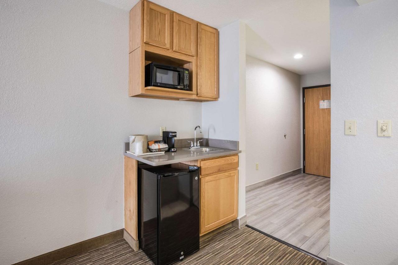 Quality Inn & Suites Lodi I-90 Exteriör bild