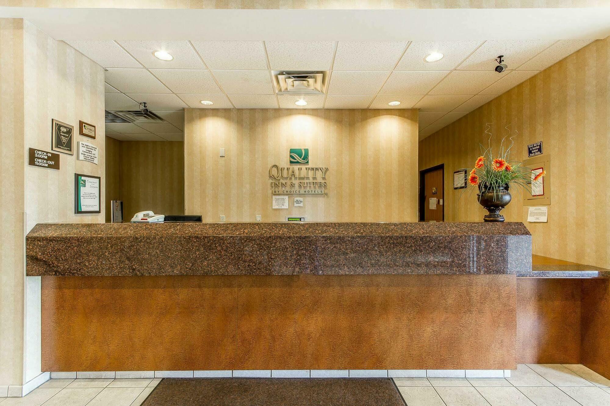 Quality Inn & Suites Lodi I-90 Exteriör bild