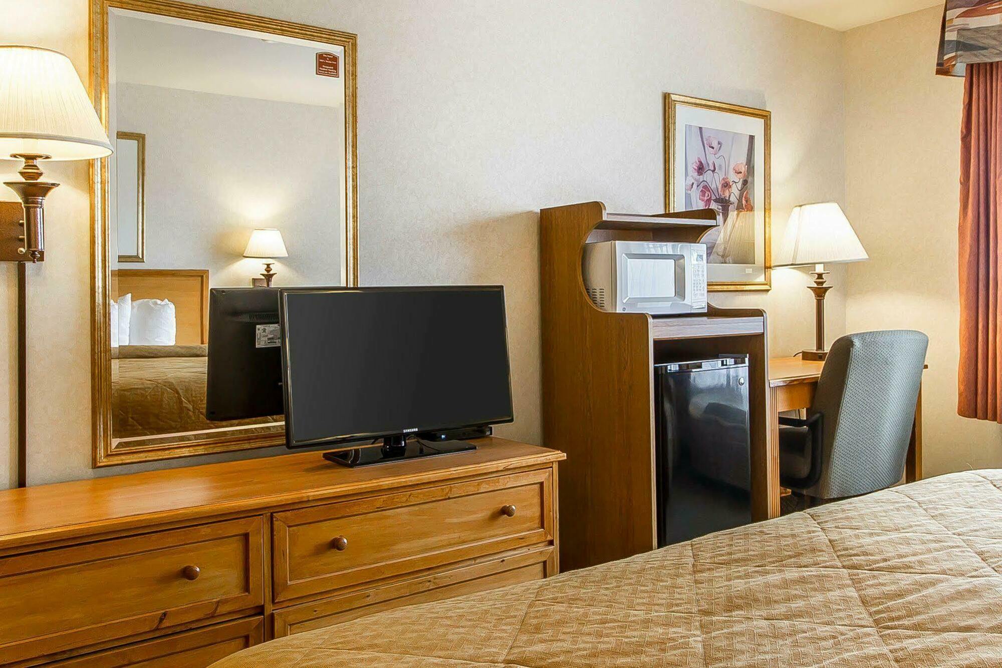 Quality Inn & Suites Lodi I-90 Exteriör bild